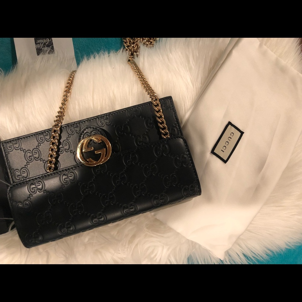 ON HOLD !!!! Gucci Chain Wallet